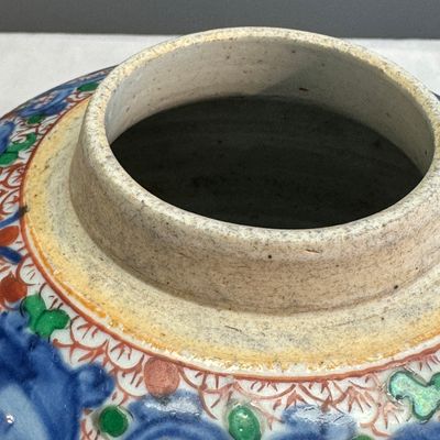 A Chinese wucai 'Peony Scroll' jar — photo 11