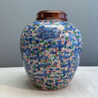 A Chinese wucai 'Peony Scroll' jar — photo 2