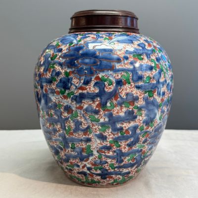 A Chinese wucai 'Peony Scroll' jar — photo 5