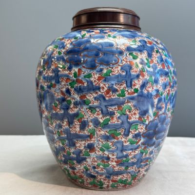 A Chinese wucai 'Peony Scroll' jar — photo 7