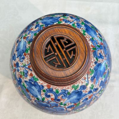 A Chinese wucai 'Peony Scroll' jar — photo 10