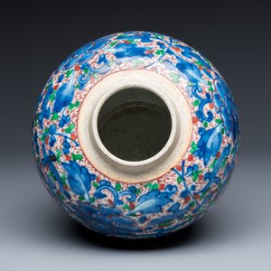 A Chinese wucai 'Peony Scroll' jar — photo 6