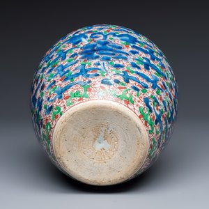 A Chinese wucai 'Peony Scroll' jar — photo 7