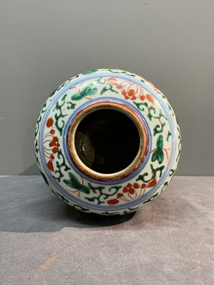 A Chinese wucai 'peony scroll' vase, Transitional period — photo 5