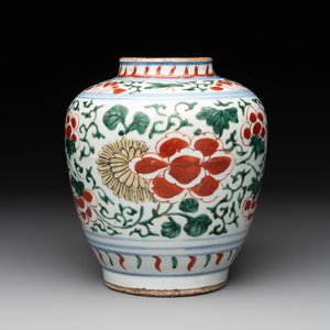 A Chinese wucai 'peony scroll' vase, Transitional period — photo 3