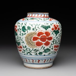 A Chinese wucai 'peony scroll' vase, Transitional period — photo 4