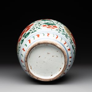 A Chinese wucai 'peony scroll' vase, Transitional period — photo 6