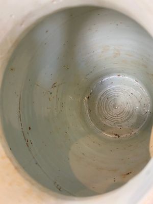 A Chinese wucai 'phoenix and peony scrolls' vase, Transitional period — photo 6