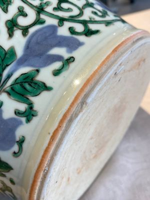 A Chinese wucai 'phoenix and peony scrolls' vase, Transitional period — photo 9