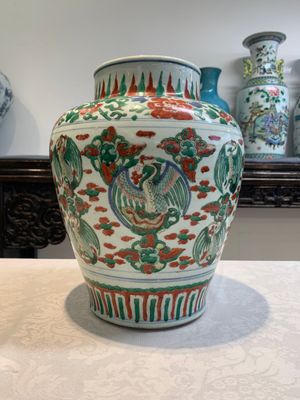 A Chinese wucai 'phoenix' vase, Transitional period — photo 2