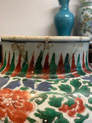 A Chinese wucai 'phoenix' vase, Transitional period — photo 8