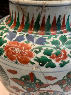 A Chinese wucai 'phoenix' vase, Transitional period — photo 9