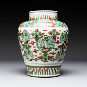 A Chinese wucai 'phoenix' vase, Transitional period — photo 1