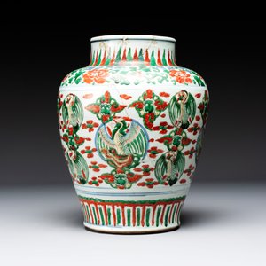 A Chinese wucai 'phoenix' vase, Transitional period — photo 4