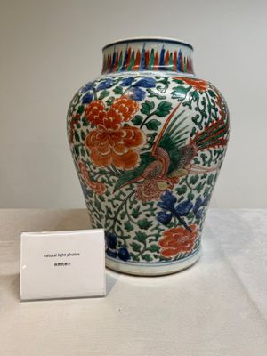 A Chinese wucai 'phoenixes and peonies scroll' vase, Transitional period — photo 1
