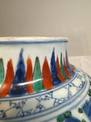 A Chinese wucai 'phoenixes and peonies scroll' vase, Transitional period — photo 8