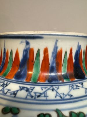 A Chinese wucai 'phoenixes and peonies scroll' vase, Transitional period — photo 9