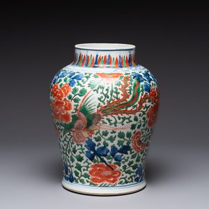 A Chinese wucai 'phoenixes and peonies scroll' vase, Transitional period — photo 1