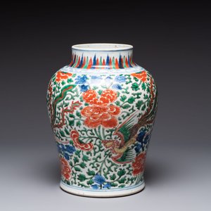 A Chinese wucai 'phoenixes and peonies scroll' vase, Transitional period — photo 4