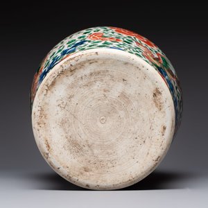 A Chinese wucai 'phoenixes and peonies scroll' vase, Transitional period — photo 6