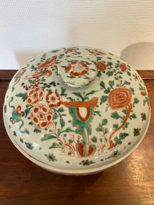 A Chinese wucai 'phoenixes' bowl and cover, Transitional period — 照片 4