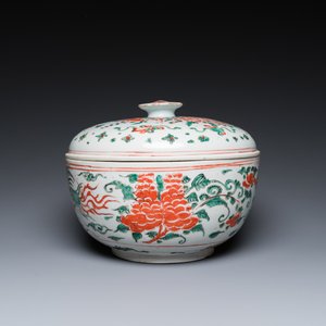 A Chinese wucai 'phoenixes' bowl and cover, Transitional period — 照片 3