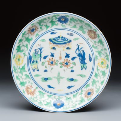 A Chinese wucai plate with figural design, Wanli mark and of the period