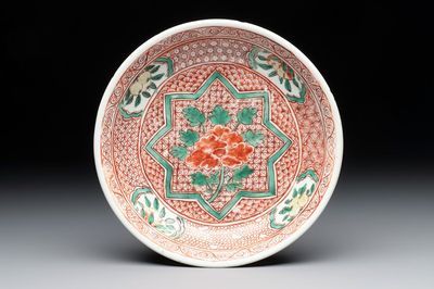 A Chinese wucai plate with floral design, Kangxi