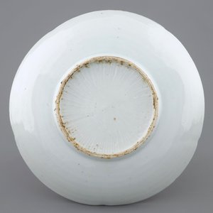 A Chinese wucai plate with twin fish design, Wanli, 1573-1619 — photo 2