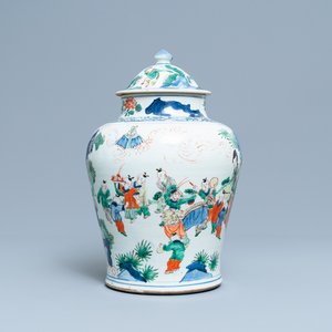 A Chinese wucai 'playing boys' vase and cover, Transitional period — 照片 1