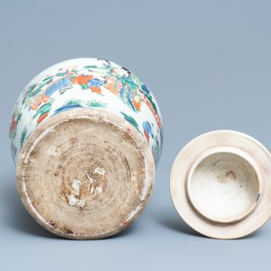 A Chinese wucai 'playing boys' vase and cover, Transitional period — 照片 6