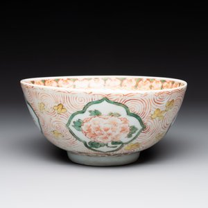 A Chinese wucai 'pomegranate, peony and rabbit' bowl, Transitional period — photo 2