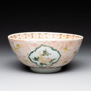 A Chinese wucai 'pomegranate, peony and rabbit' bowl, Transitional period — photo 3