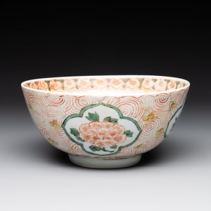A Chinese wucai 'pomegranate, peony and rabbit' bowl, Transitional period — photo 4