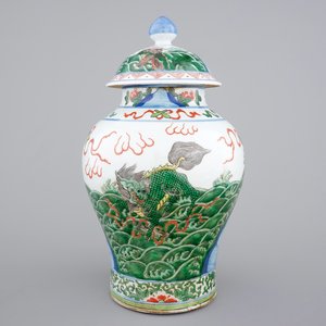 A Chinese wucai porcelain baluster vase with cover, 19th C. — photo 1