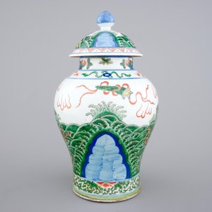 A Chinese wucai porcelain baluster vase with cover, 19th C. — photo 2