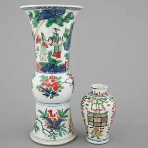 A Chinese wucai porcelain beaker vase and a smaller vase, Chongzhen (1628-1643), Transitional period — photo 1