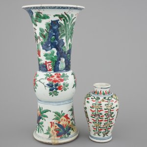 A Chinese wucai porcelain beaker vase and a smaller vase, Chongzhen (1628-1643), Transitional period — photo 2