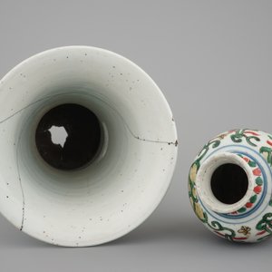 A Chinese wucai porcelain beaker vase and a smaller vase, Chongzhen (1628-1643), Transitional period — photo 5