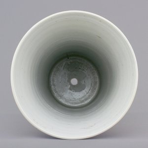A Chinese wucai porcelain beaker vase, Transitional period, 17th C. — foto 6