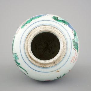 A Chinese wucai porcelain vase, Transitional period, 17th C. — foto 5