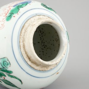 A Chinese wucai porcelain vase, Transitional period, 17th C. — foto 6