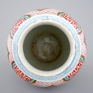 Een Chinese wucai vaas met karpers, Transitie periode, Chongzhen of Shunzhi, 1628-1661 — foto 6