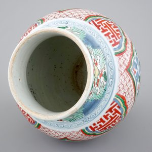Een Chinese wucai vaas met karpers, Transitie periode, Chongzhen of Shunzhi, 1628-1661 — foto 7