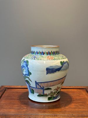 A Chinese wucai 'qilin' baluster vase, 19th C. — 照片 4