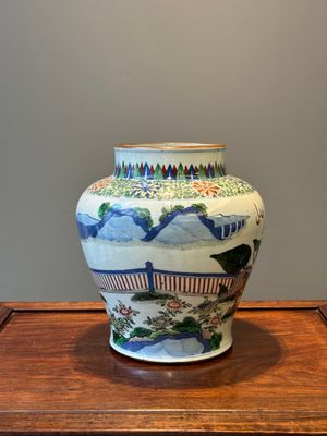 A Chinese wucai 'qilin' baluster vase, 19th C. — 照片 5