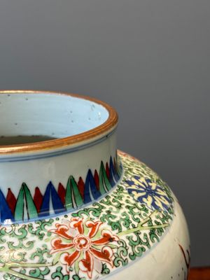A Chinese wucai 'qilin' baluster vase, 19th C. — 照片 7