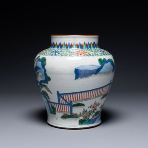 A Chinese wucai 'qilin' baluster vase, 19th C. — 照片 4