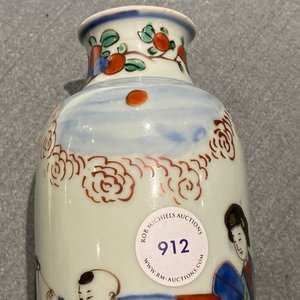 A Chinese wucai rouleau 'playing boys' vase, Transitional period — 照片 11
