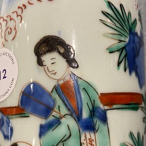 A Chinese wucai rouleau 'playing boys' vase, Transitional period — 照片 15